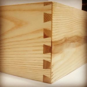 Dovetail joints are extremely strong and attractive joiDovetail joints are extremely strong and attractive joints, and are traditionally used on boxes, chests, quality furniture and cabinet drawersnts, and are traditionally used on boxes, chests, quality furni